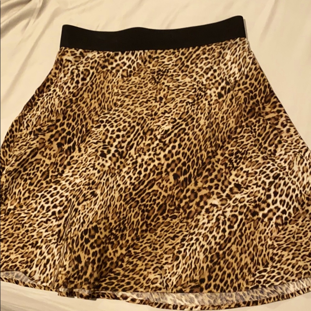 Karen Kane knee length Leopard print skirt - Picture 3 of 7